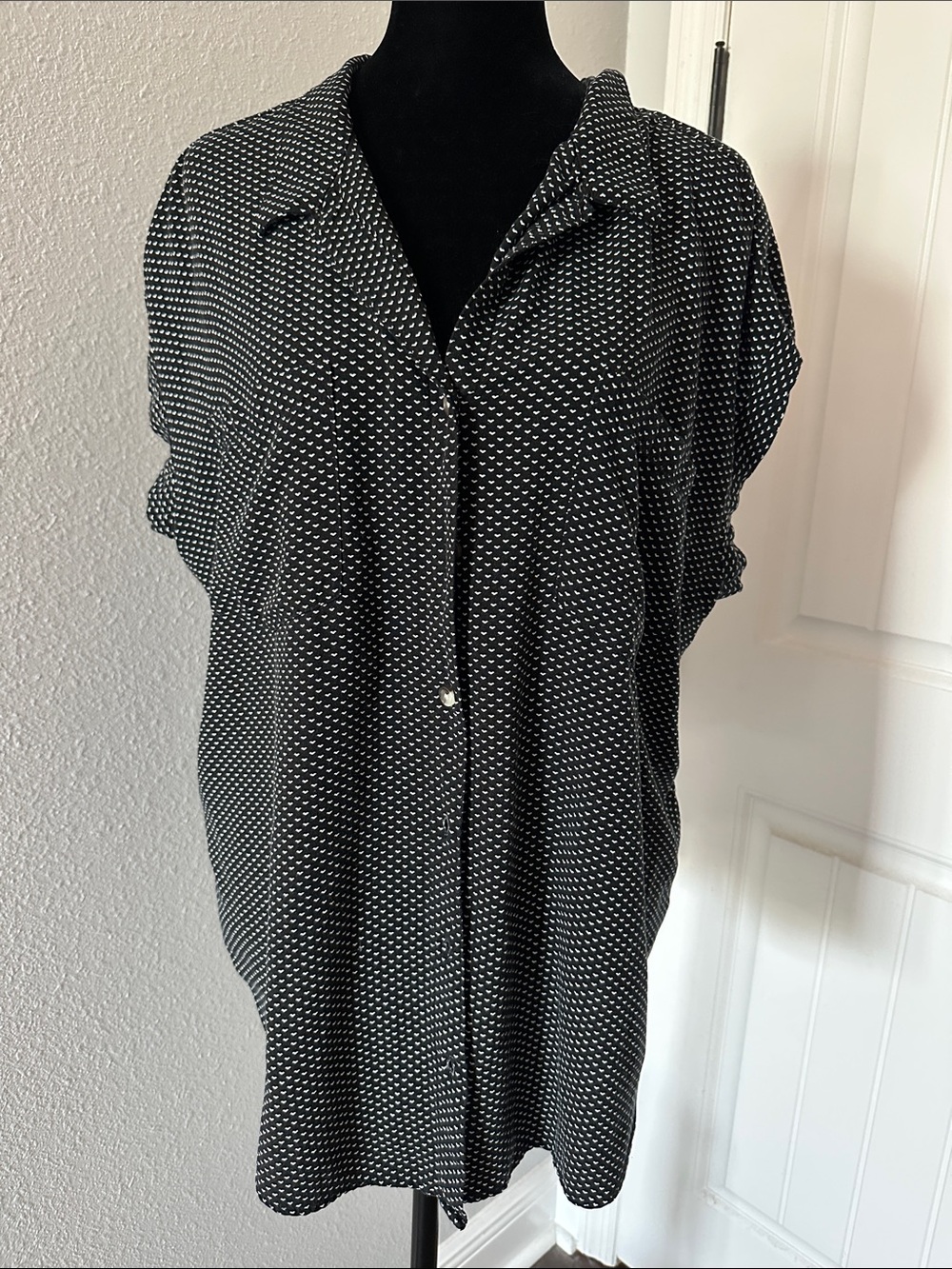 Jachs Black Button-Front Short Sleeve Shirt with White Dot/heart Print. Size XL